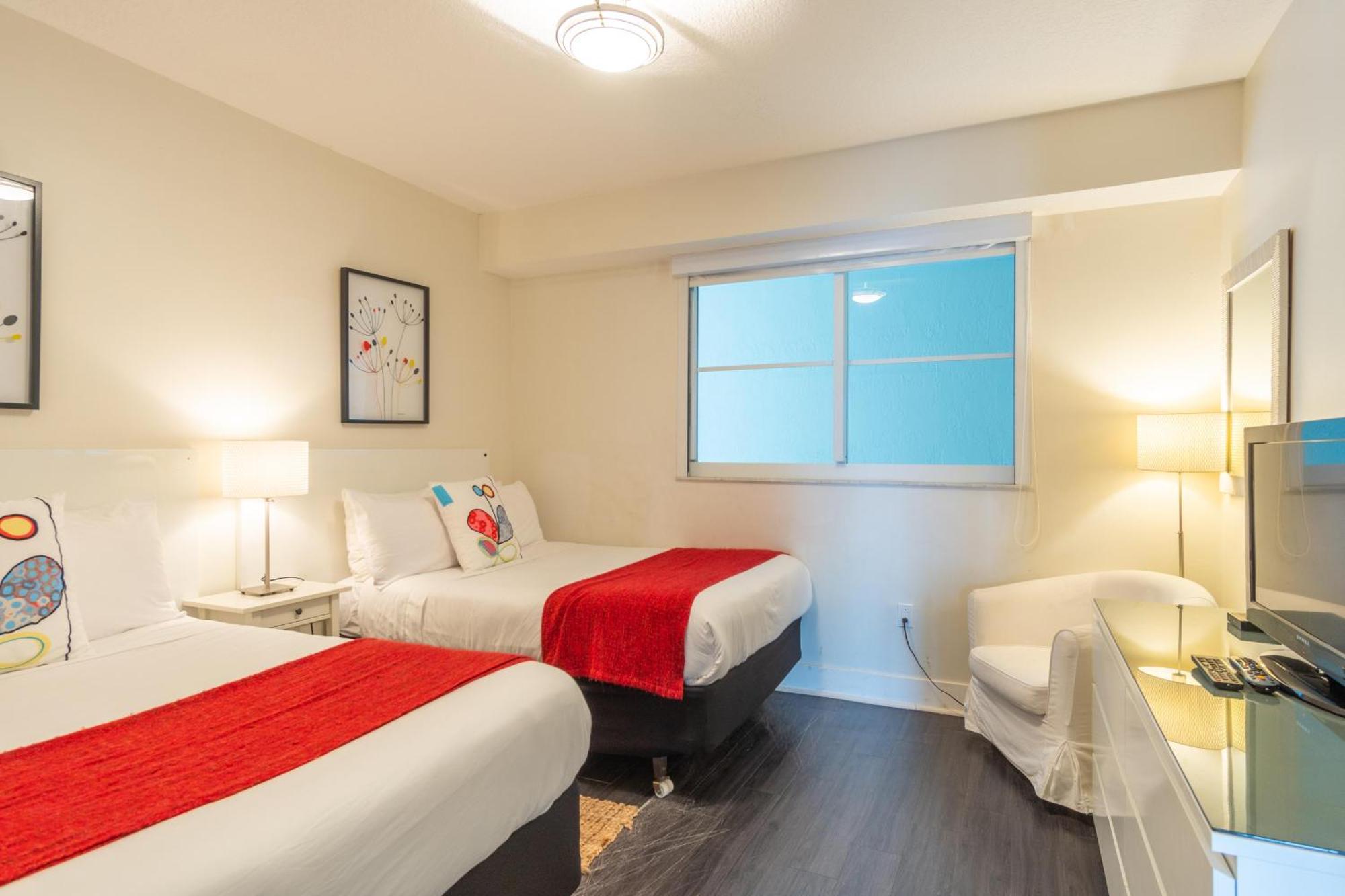 Golden Bay 32 *