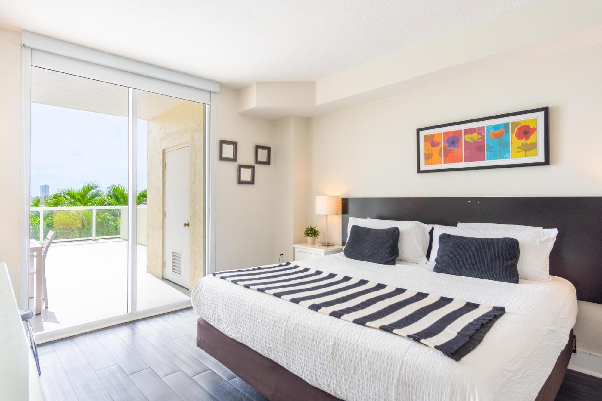 Golden Bay 32 Miami Beach