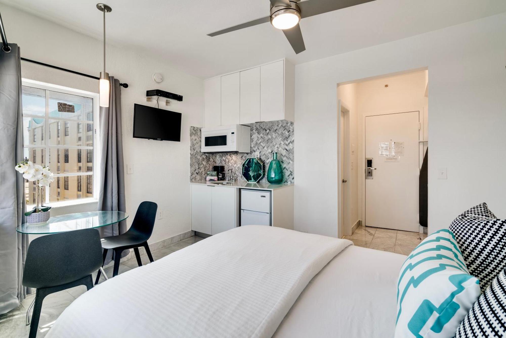 Location By The ! Free Wifi - Tv - Amenities