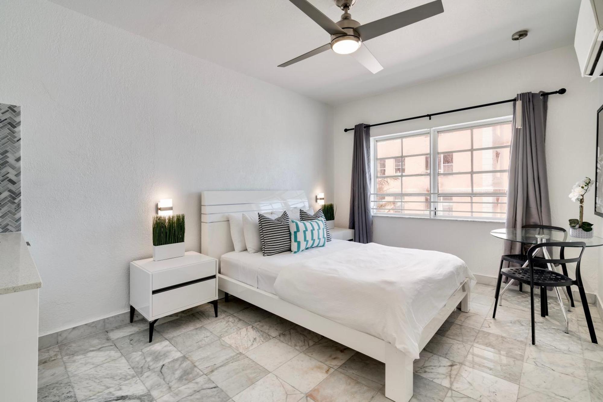 Location By The ! Free Wifi - Tv - Amenities *