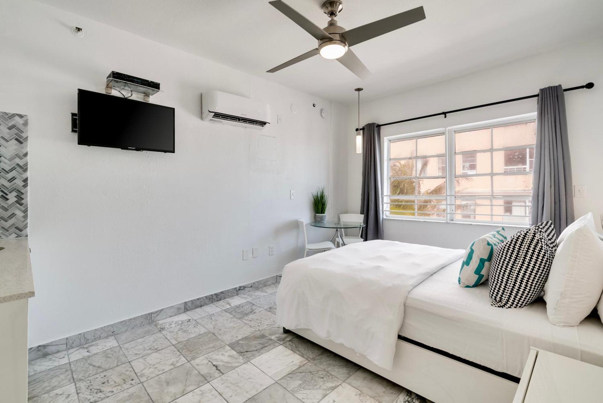 Location By The ! Free Wifi - Tv - Amenities Apartment