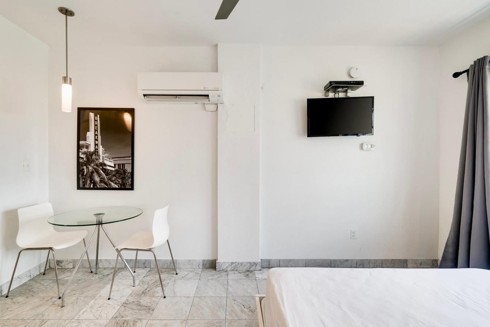 Apartment Location By The ! Free Wifi - Tv - Amenities *