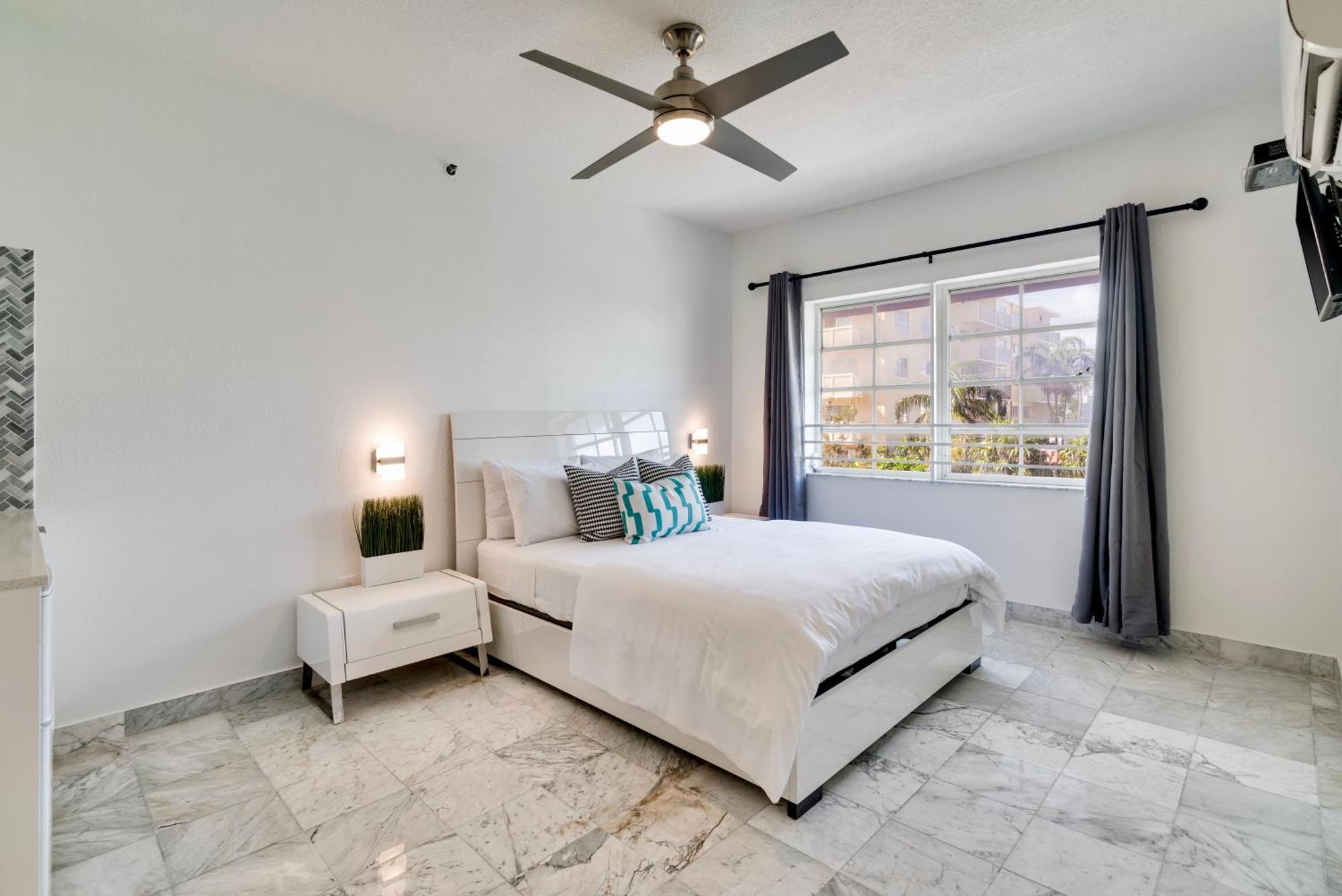 Location By The ! Free Wifi - Tv - Amenities *