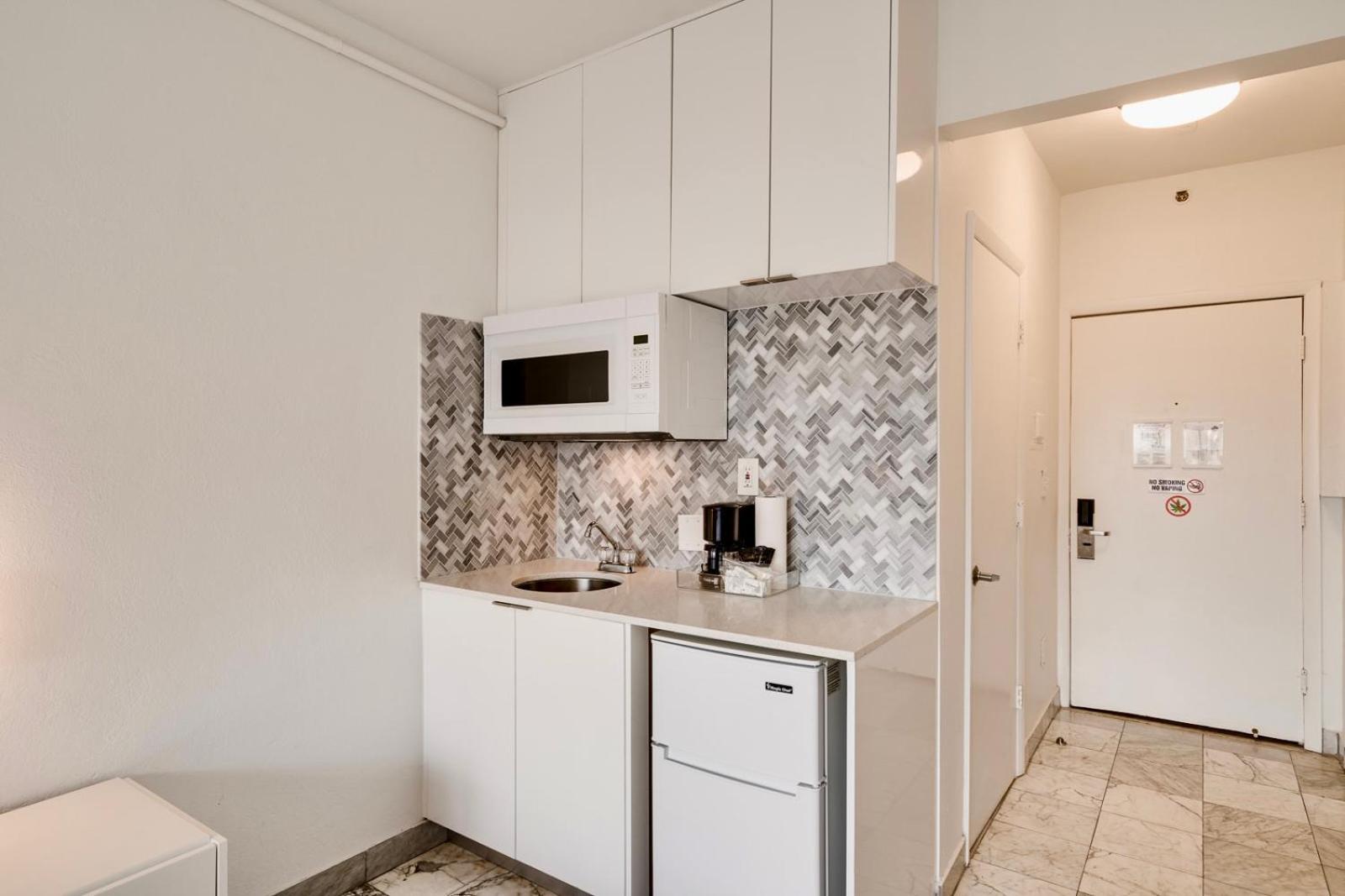 Location By The ! Free Wifi - Tv - Amenities * Miami Beach