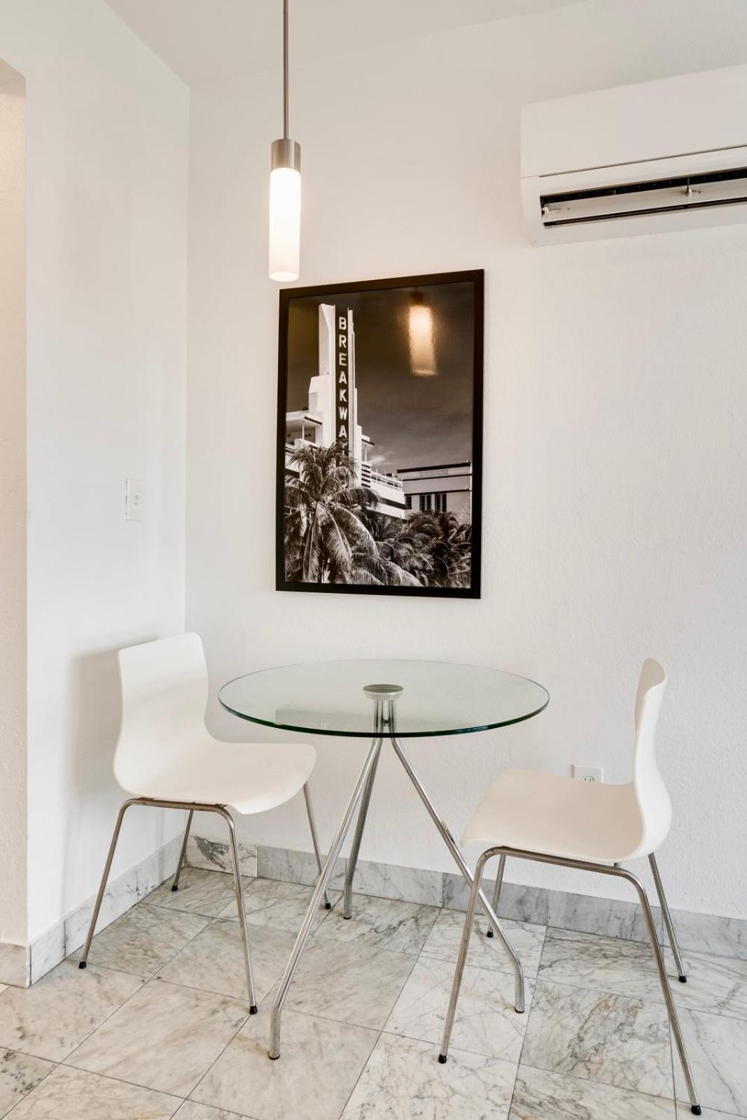 Location By The ! Free Wifi - Tv - Amenities