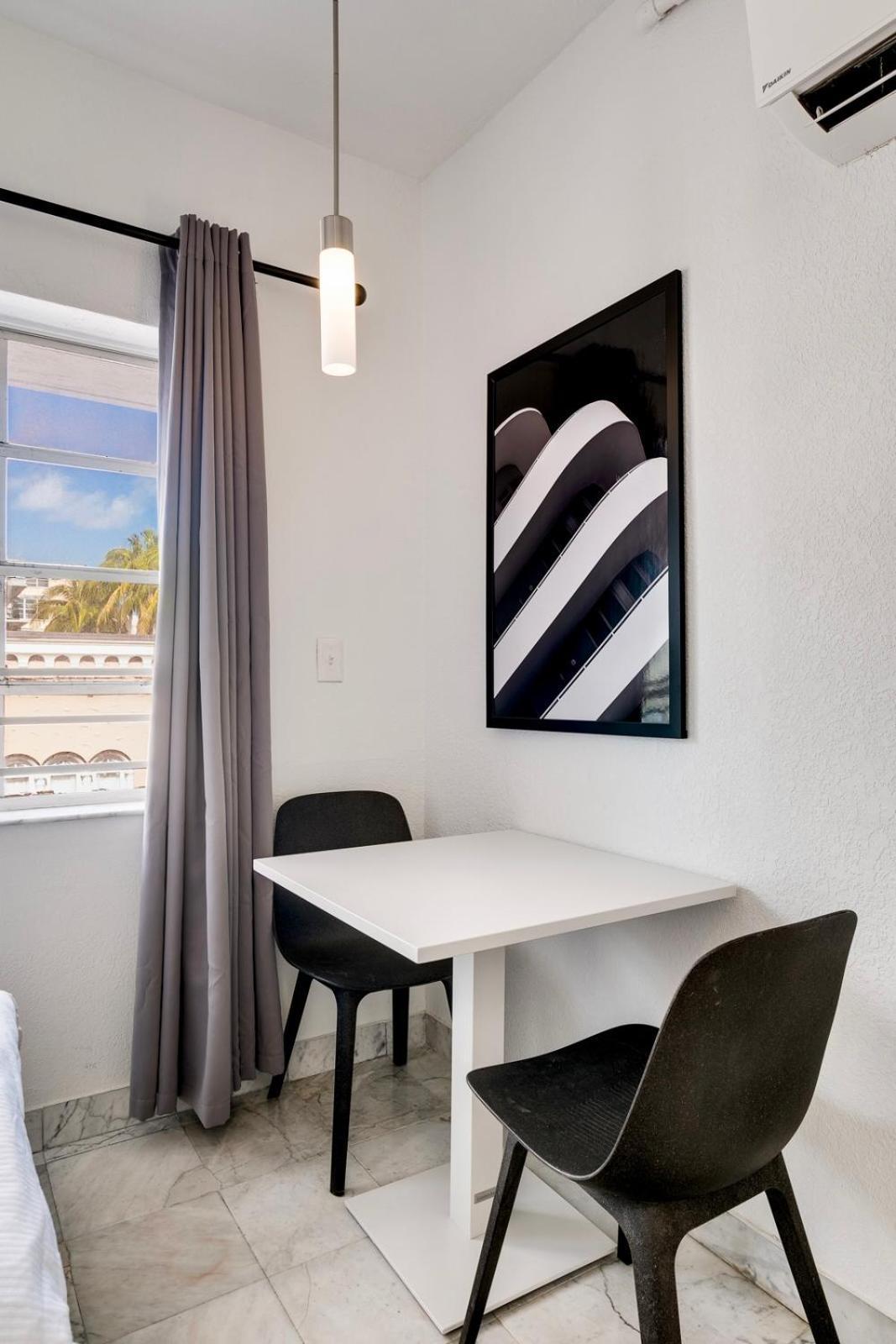Location By The ! Free Wifi - Tv - Amenities