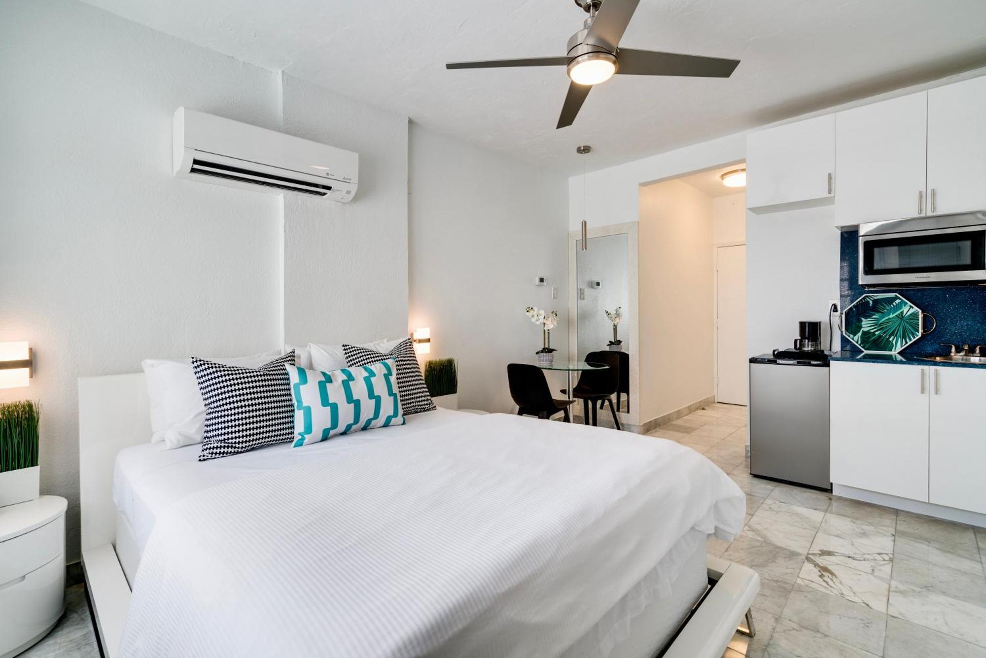 Location By The ! Free Wifi - Tv - Amenities Miami Beach