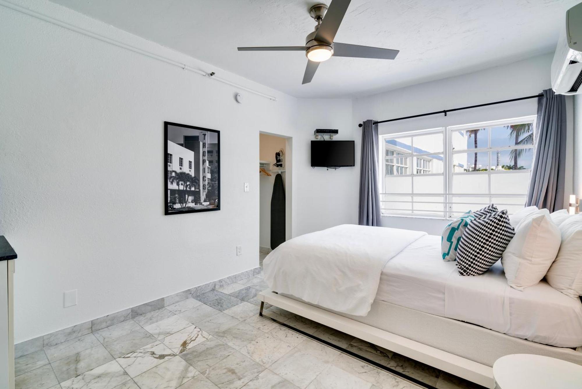 Location By The ! Free Wifi - Tv - Amenities * Miami Beach