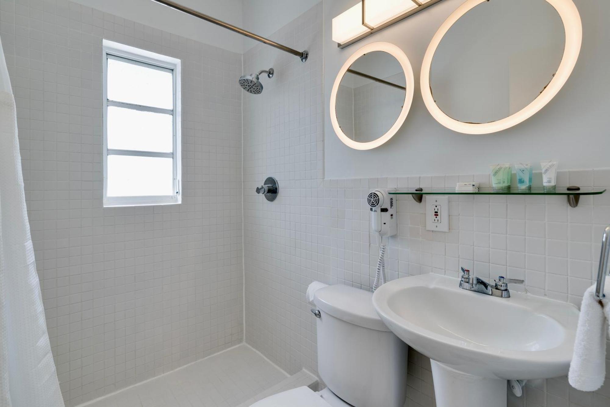 Apartment Location By The ! Free Wifi - Tv - Amenities *