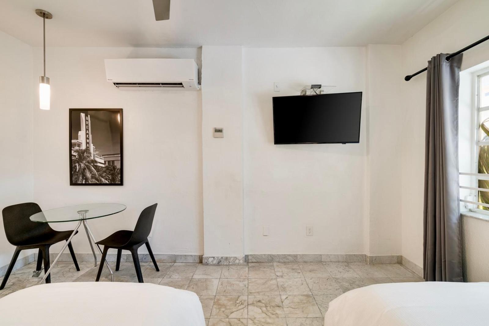 Location By The ! Free Wifi - Tv - Amenities Miami Beach