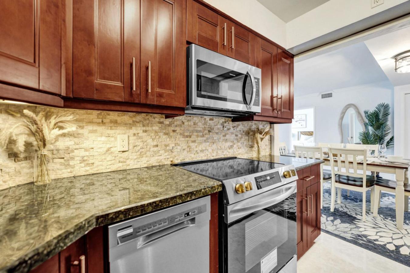 Comfortable 2-bedroom Retreat With Facilities 1108 Apartment