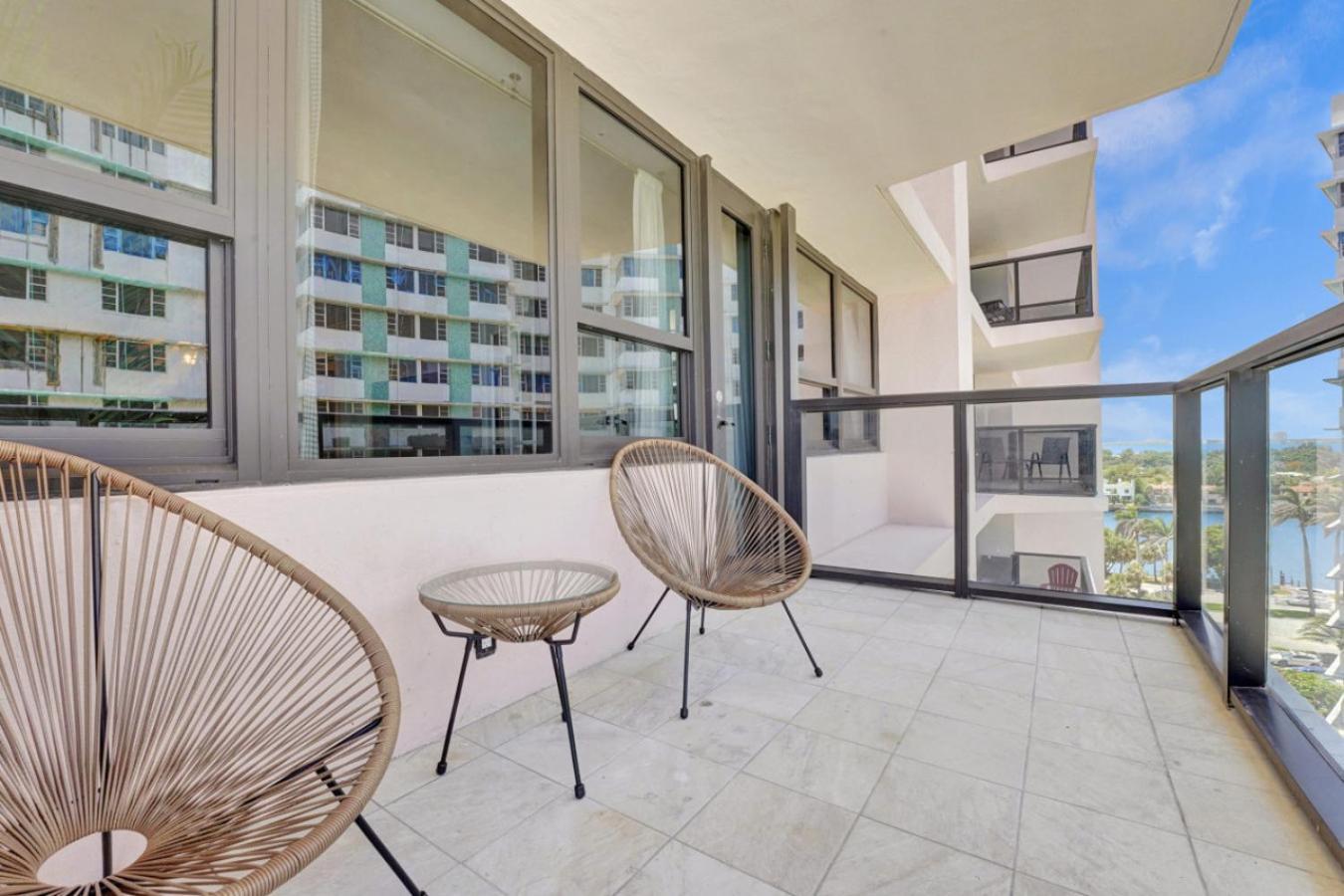 Comfortable 2-bedroom Retreat With Facilities 1108 Apartment Miami Beach