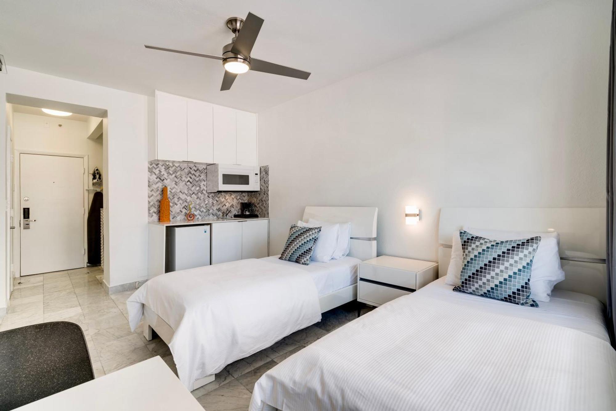 Apartment Location By The ! Free Wifi - Tv - Amenities *