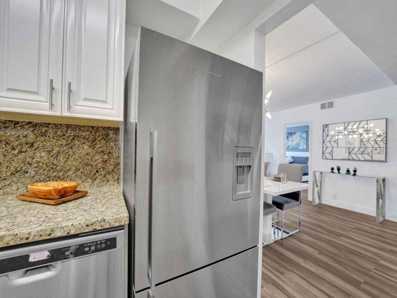 Luxury With Exclusive Amenities 1016 *