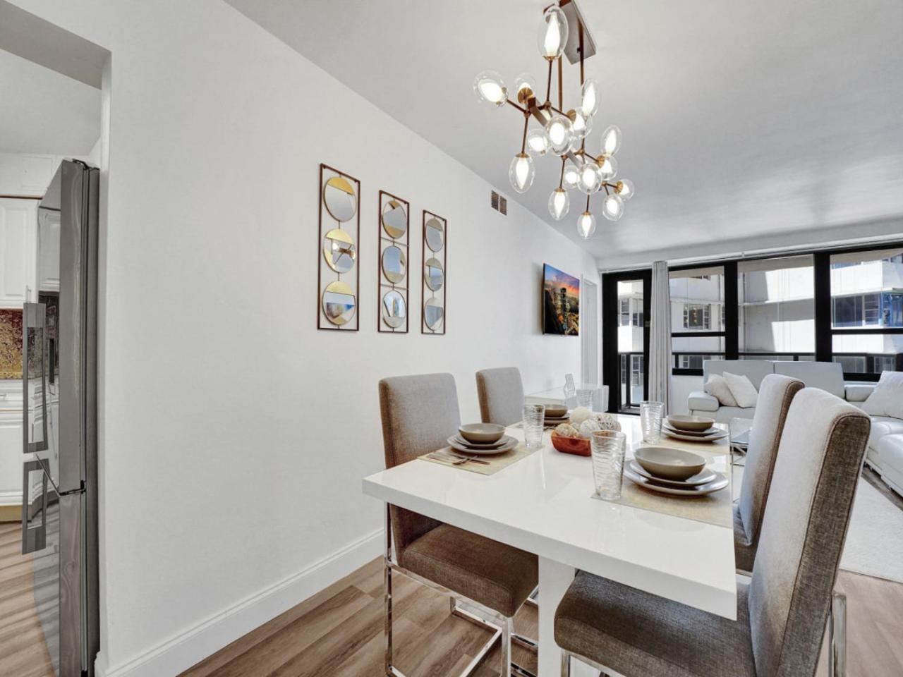 Luxury With Exclusive Amenities 1016 Apartment
