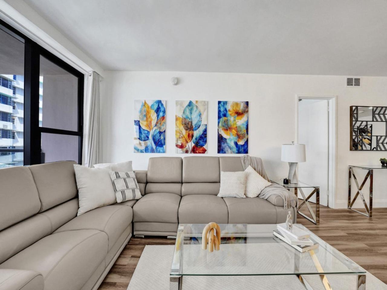 Luxury With Exclusive Amenities 1016 Apartment *