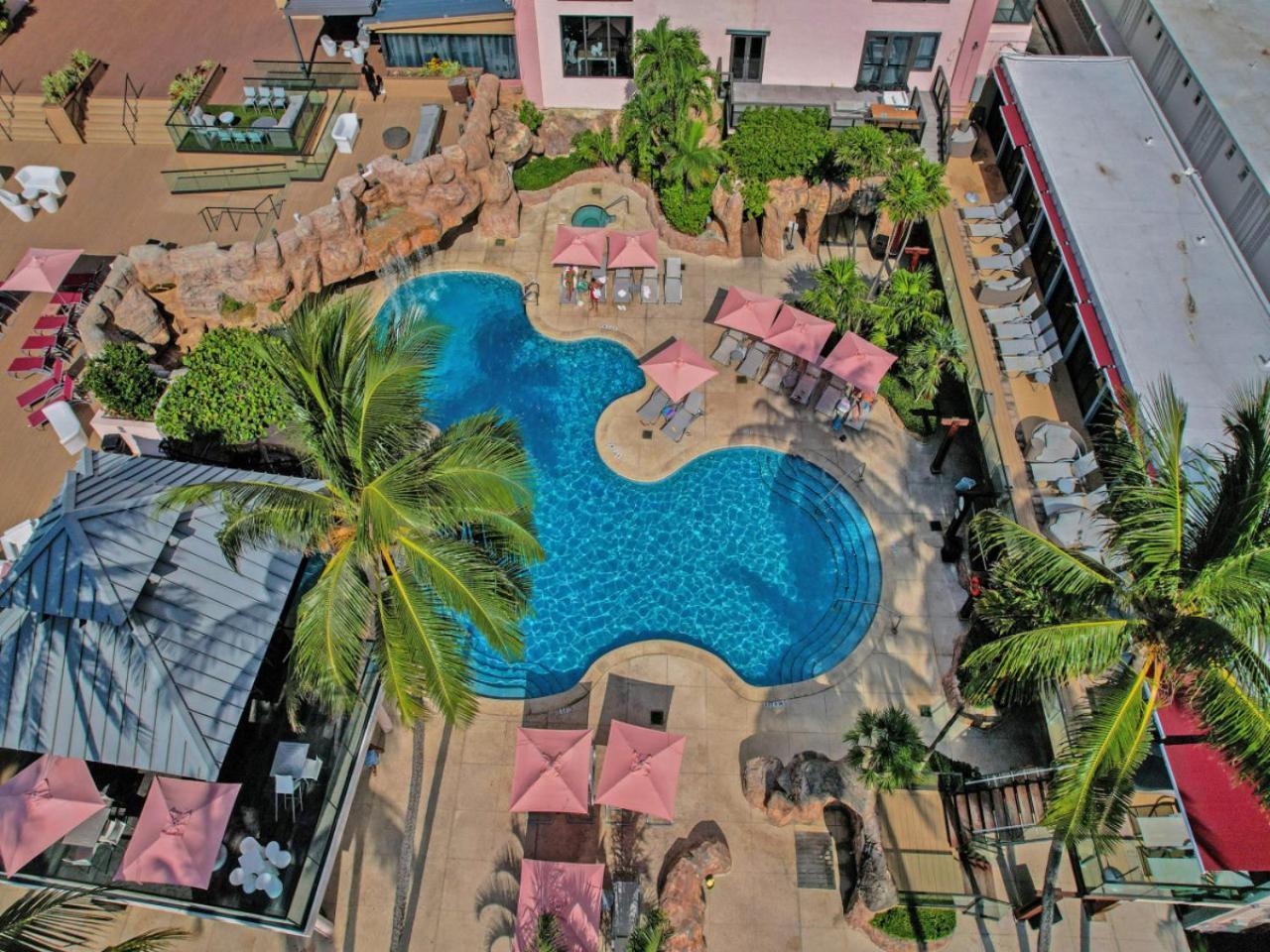 Luxury With Exclusive Amenities 1016
