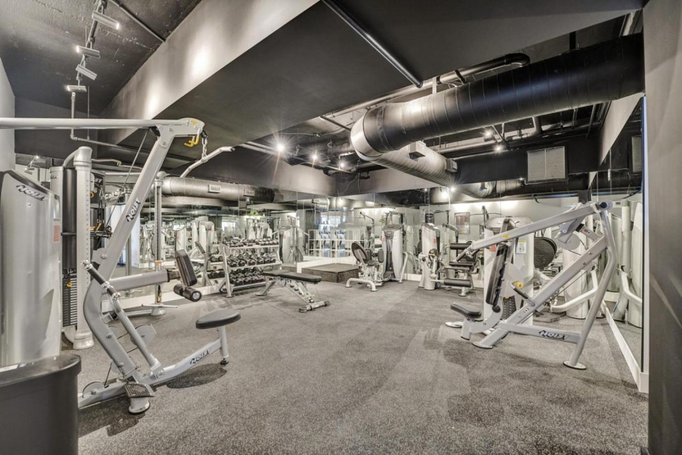 Stunning 2-bedroom With Exclusive Amenities, Pool And Gym 704 * Miami Beach