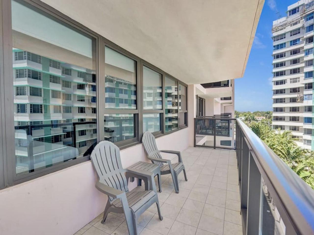 Apartment Stunning 2-bedroom With Exclusive Amenities, Pool And Gym 704