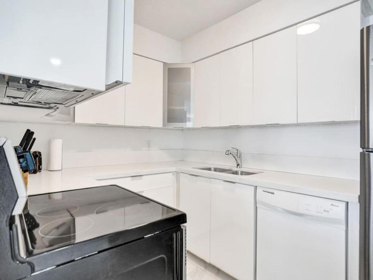 Apartment Stunning 2-bedroom With Exclusive Amenities, Pool And Gym 704 Miami Beach