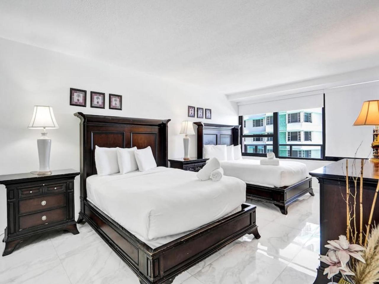 Stunning 2-bedroom With Exclusive Amenities, Pool And Gym 704 Miami Beach