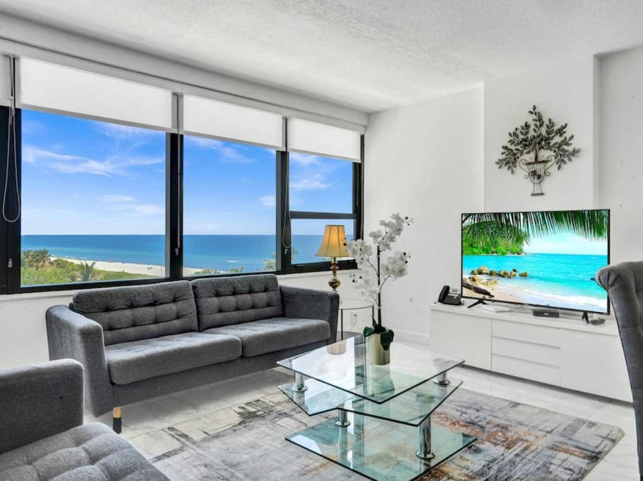 Stunning 2-bedroom With Exclusive Amenities, Pool And Gym 704