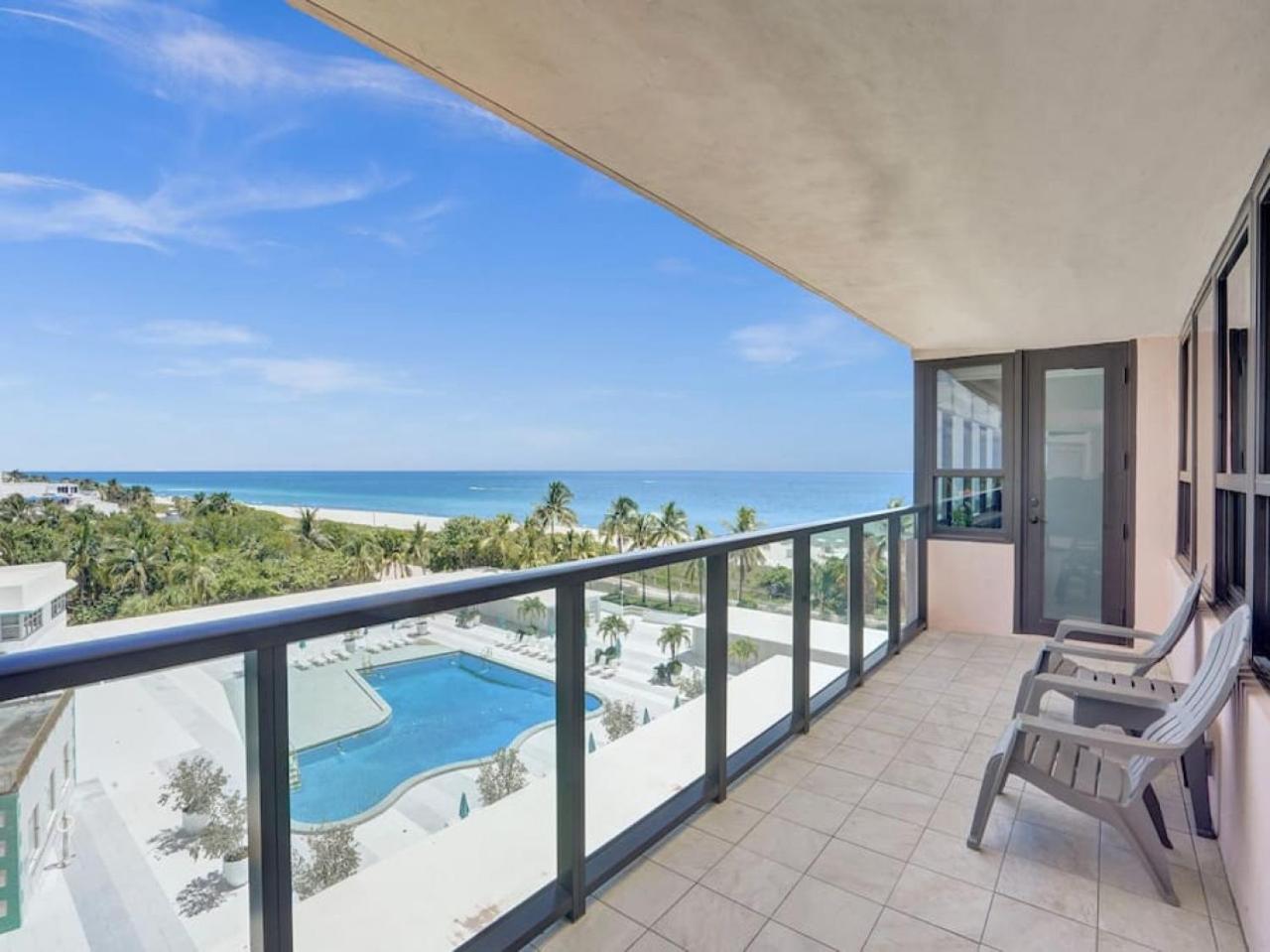 Apartment Stunning 2-bedroom With Exclusive Amenities, Pool And Gym 704