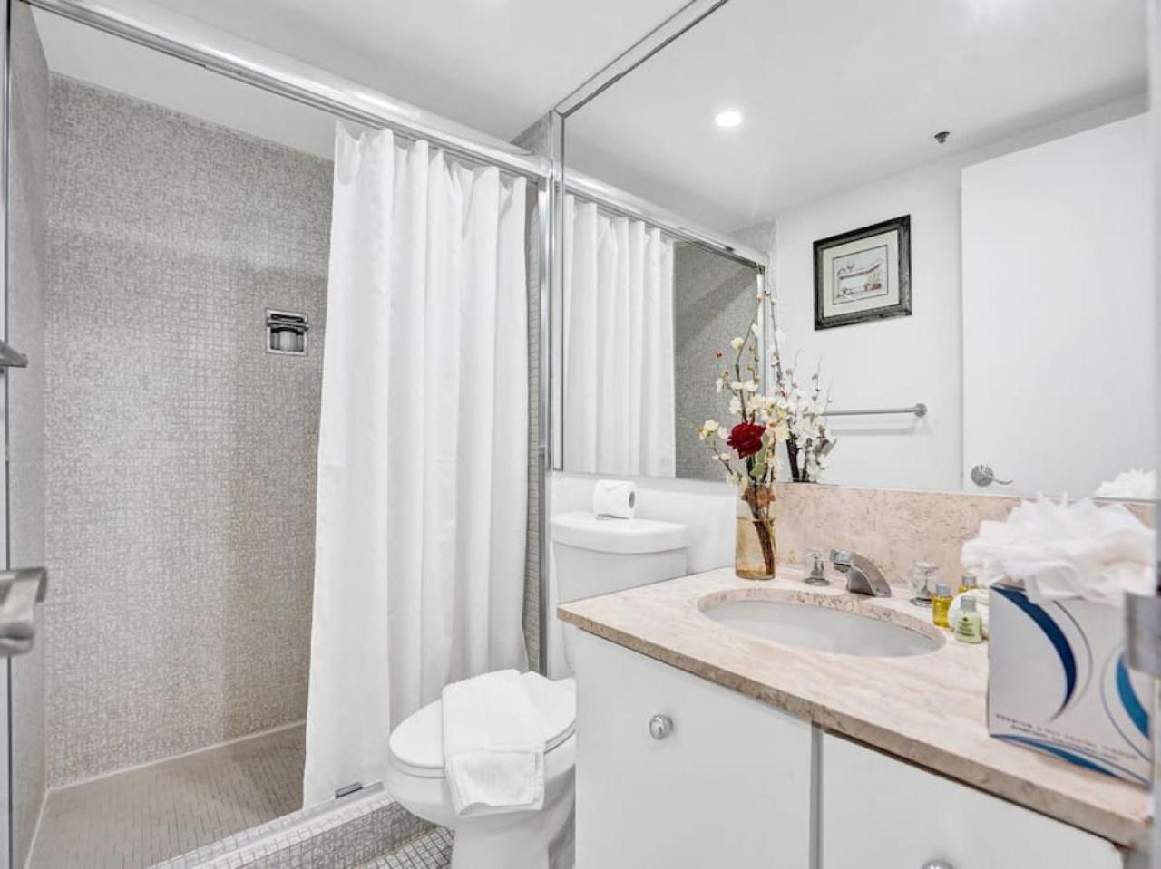 Stunning 2-bedroom With Exclusive Amenities, Pool And Gym 704 Apartment *