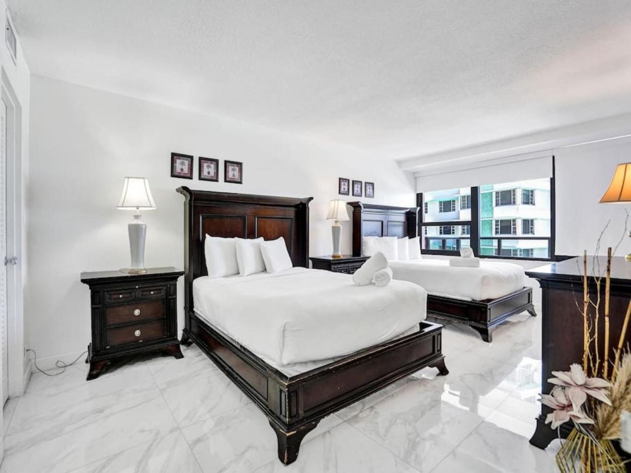 Stunning 2-bedroom With Exclusive Amenities, Pool And Gym 704 Apartment Miami Beach