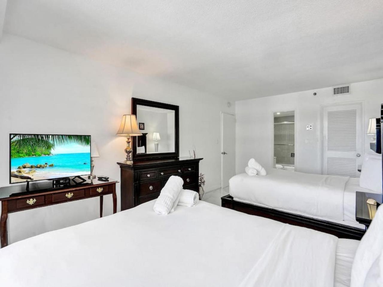 Stunning 2-bedroom With Exclusive Amenities, Pool And Gym 704 *