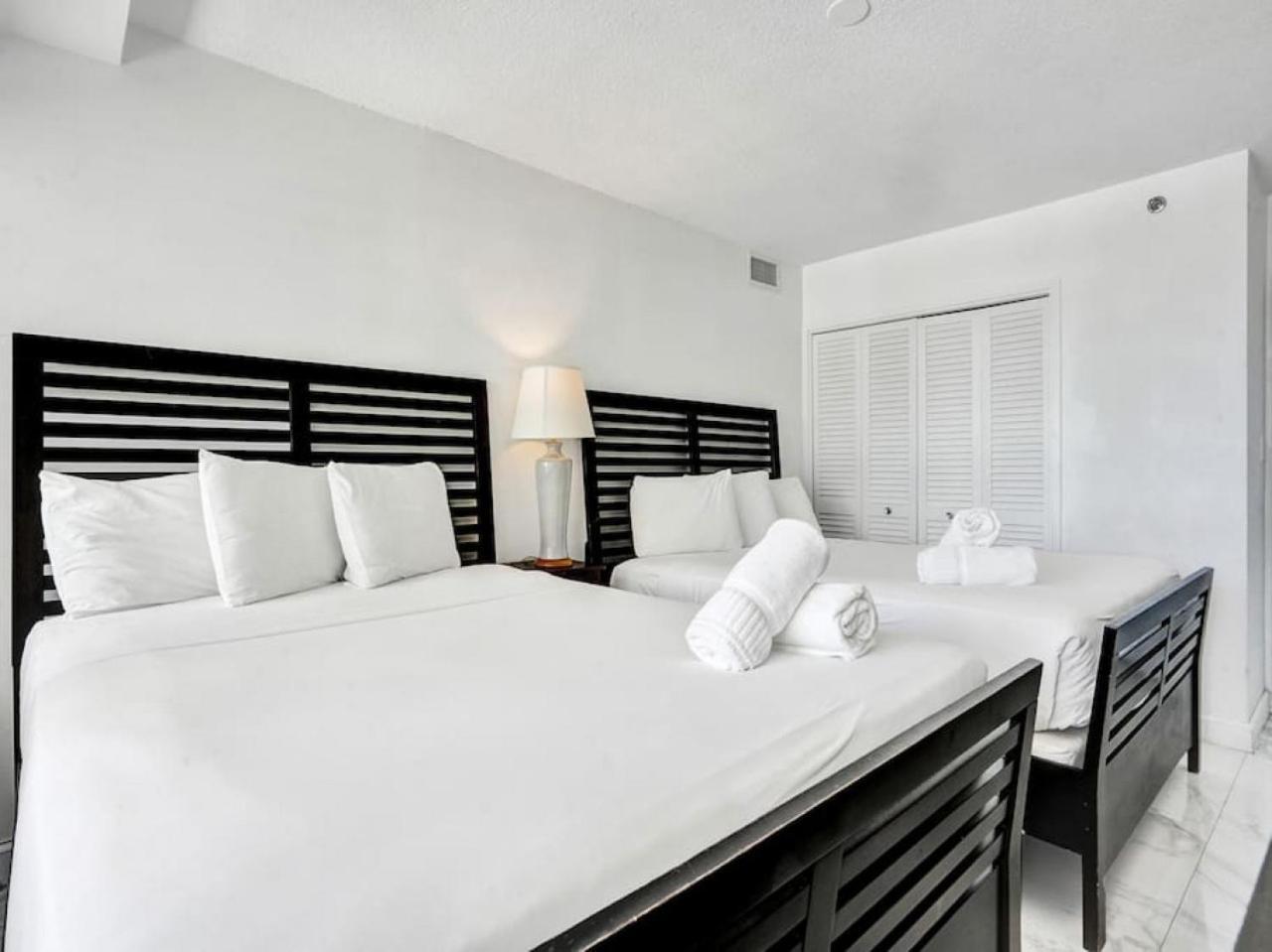 Apartment Stunning 2-bedroom With Exclusive Amenities, Pool And Gym 704 *