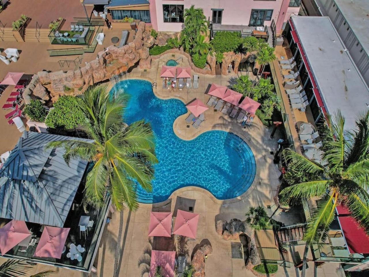 Stunning 2-bedroom With Exclusive Amenities, Pool And Gym 704 Miami Beach