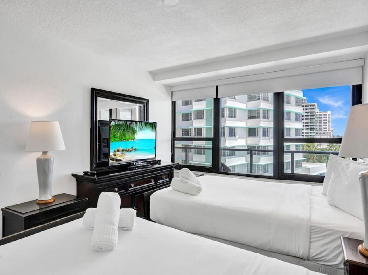 Stunning 2-bedroom With Exclusive Amenities, Pool And Gym 704