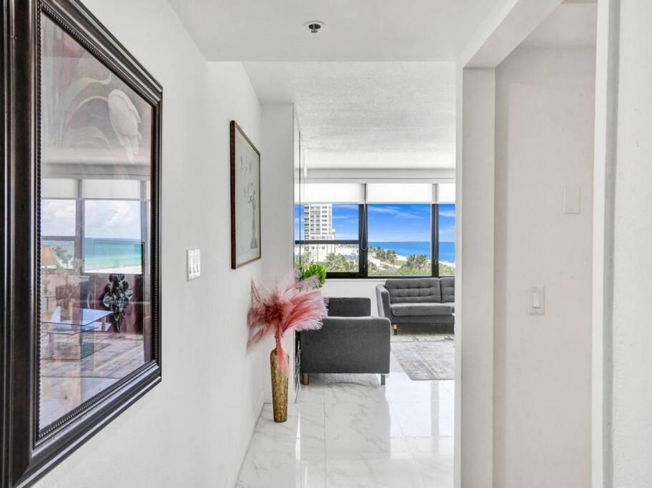 Apartment Stunning 2-bedroom With Exclusive Amenities, Pool And Gym 704