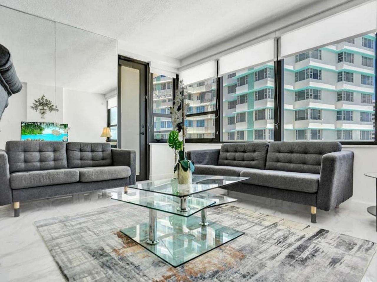 Stunning 2-bedroom With Exclusive Amenities, Pool And Gym 704