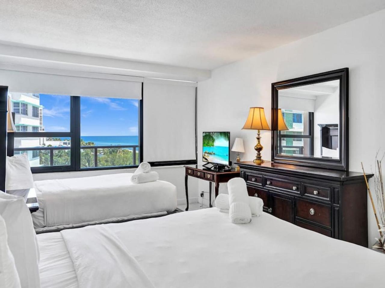 Stunning 2-bedroom With Exclusive Amenities, Pool And Gym 704 Apartment