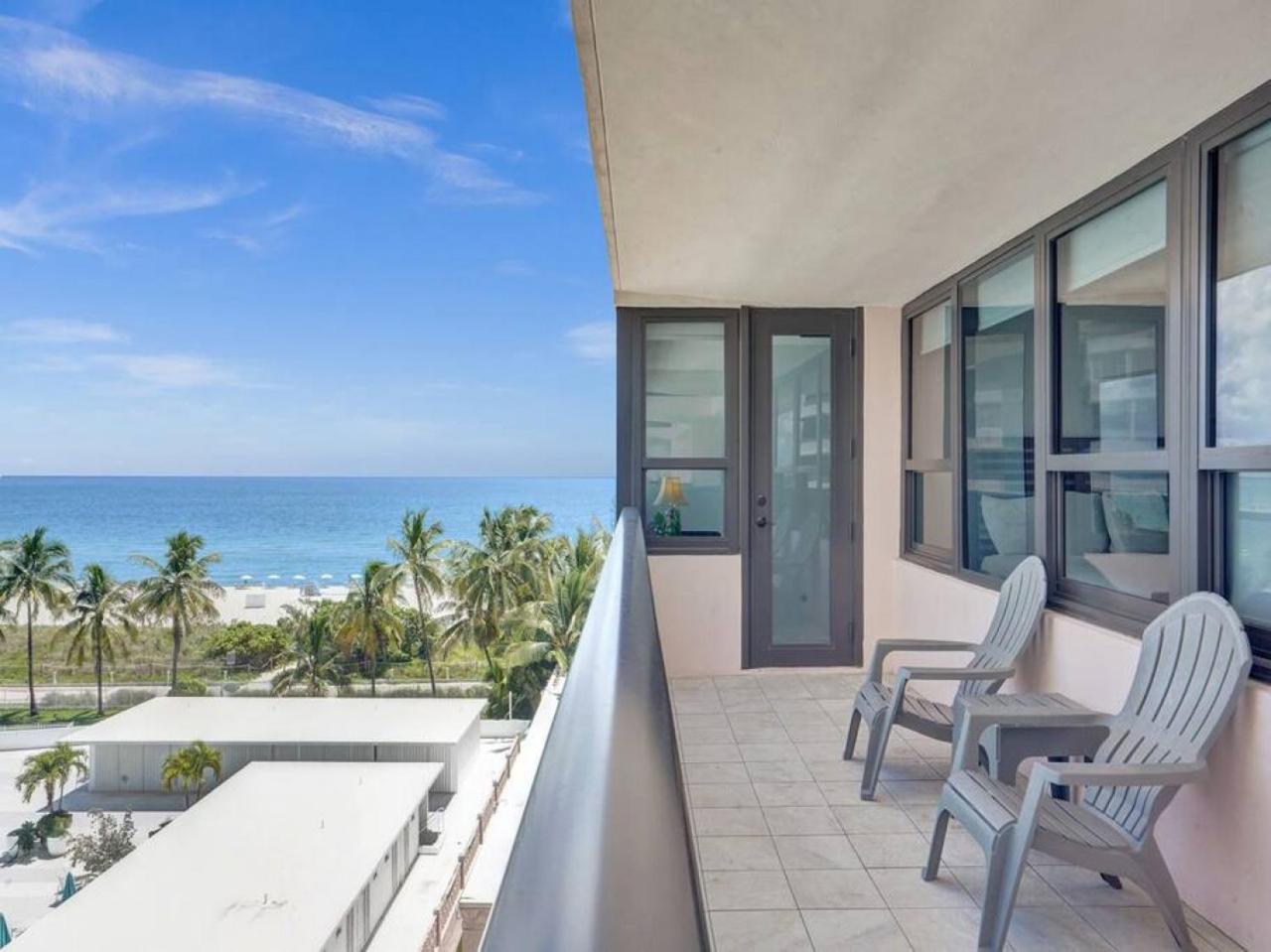 Stunning 2-bedroom With Exclusive Amenities, Pool And Gym 704 * Miami Beach