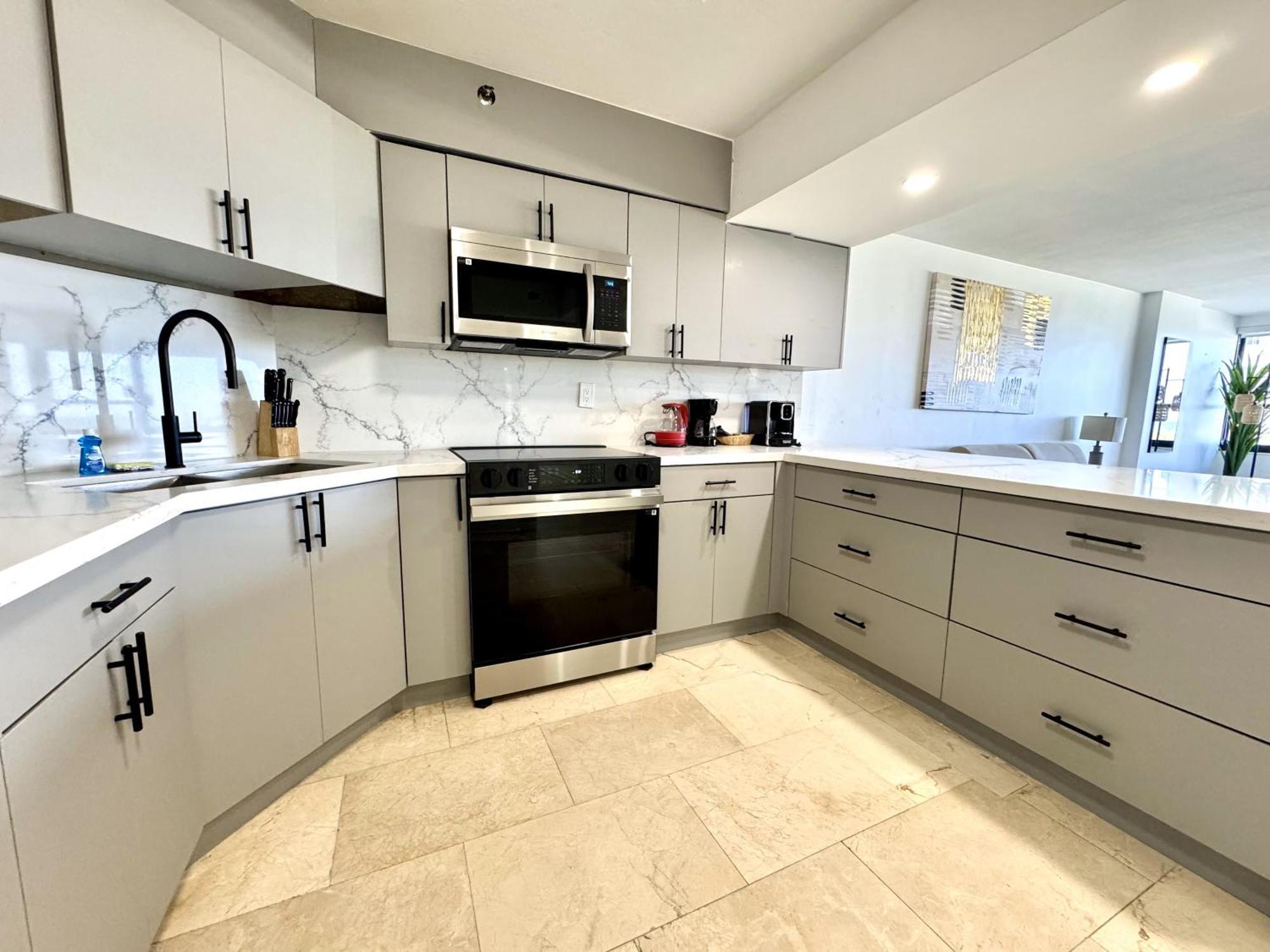 Oceanfront Haven Retreat Service 502 Apartment Miami Beach