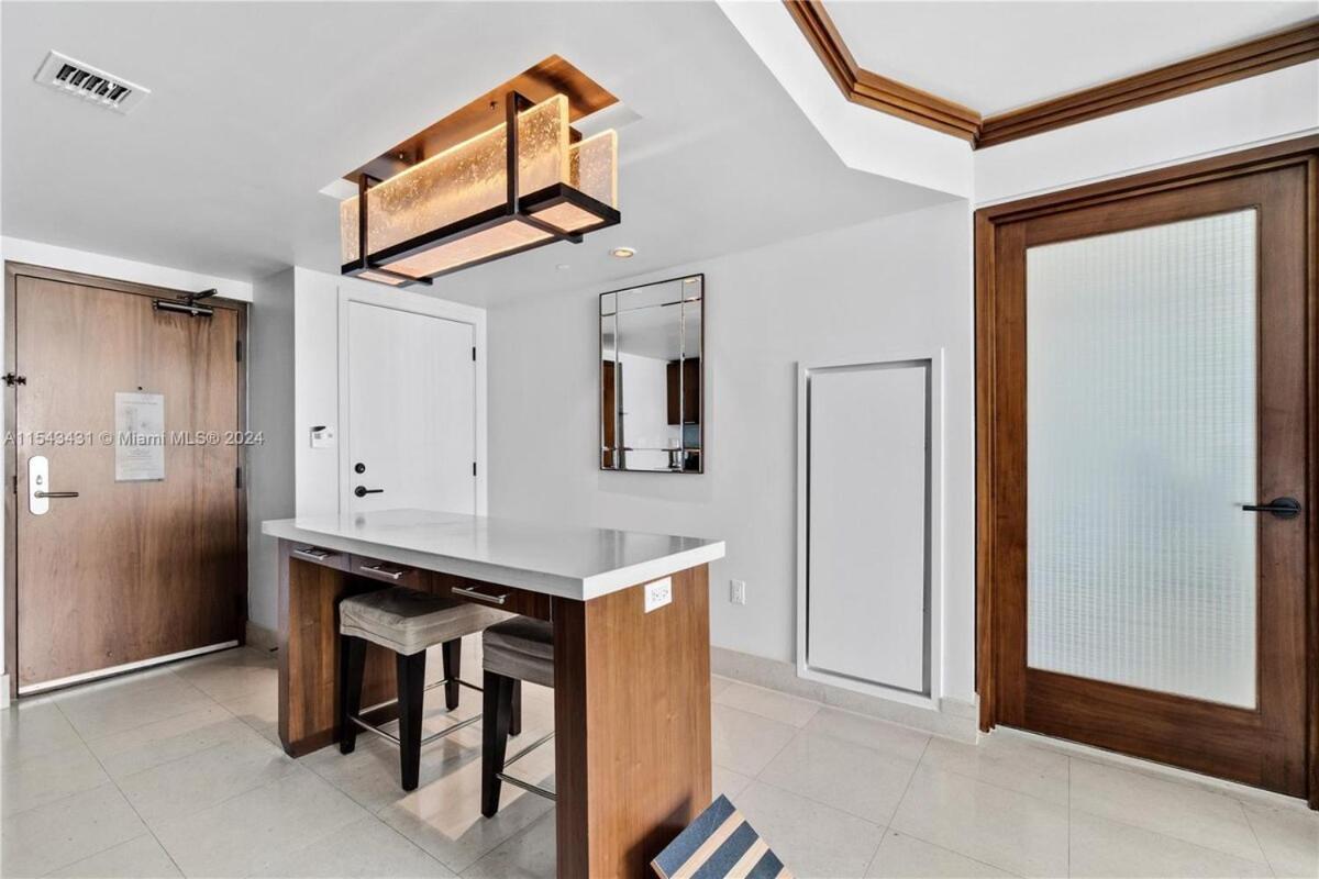 Oceanfront 2br In Carillon Apartment *