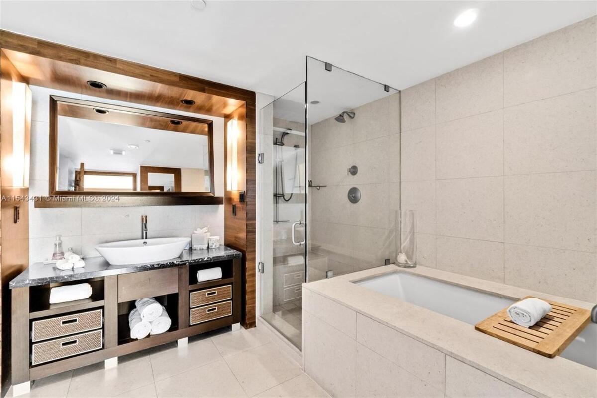 Oceanfront 2br In Carillon Miami Beach