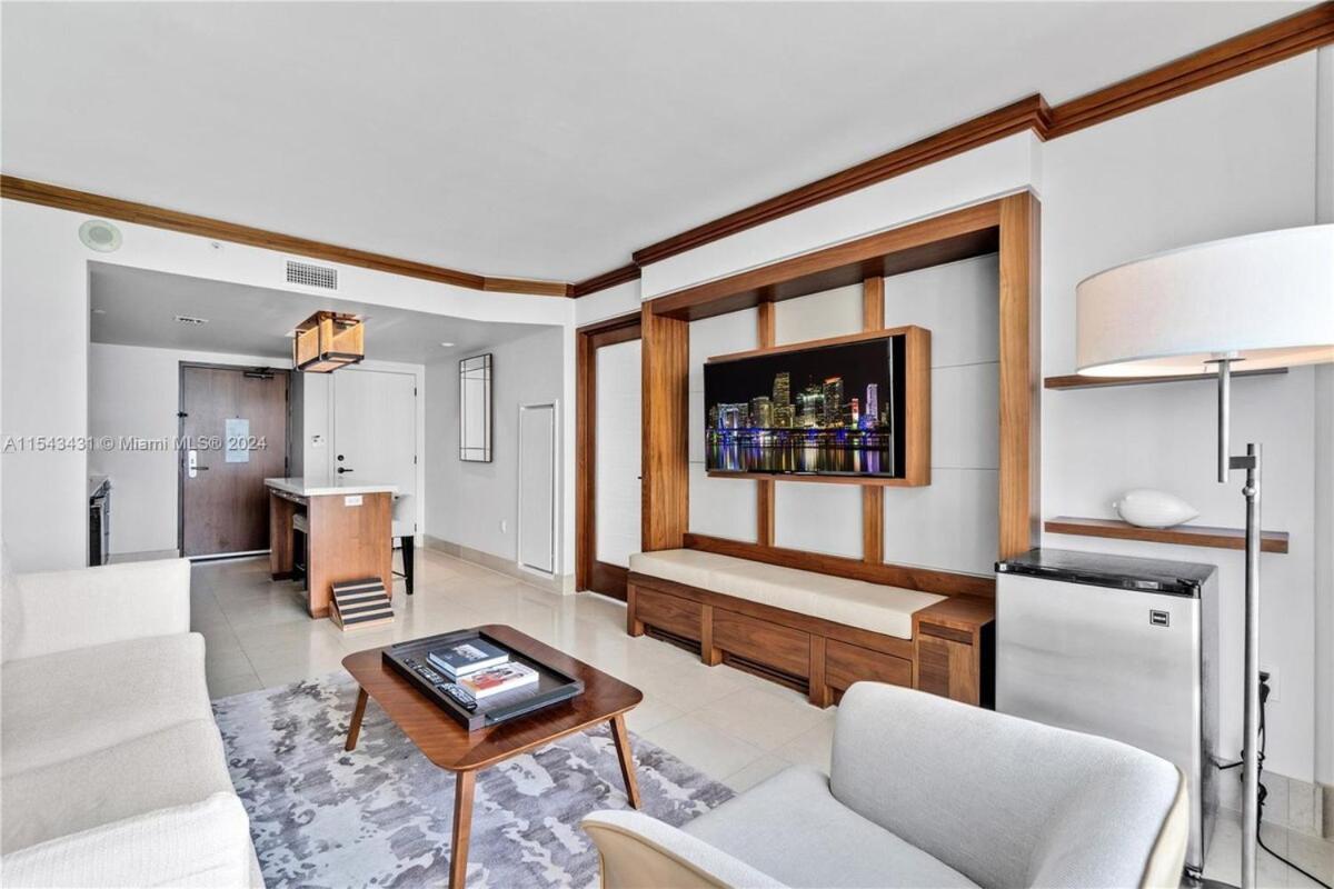 Oceanfront 2br In Carillon Apartment *
