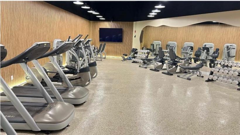 Beachfront Pool Gym Tennis Miami Beach! * Miami Beach