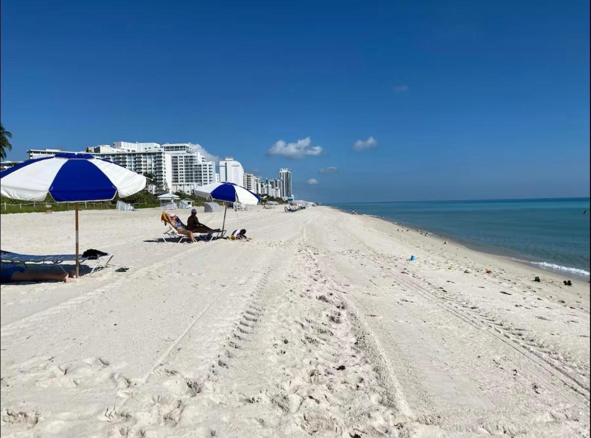 Apartment Beachfront Pool Gym Tennis Miami Beach! *