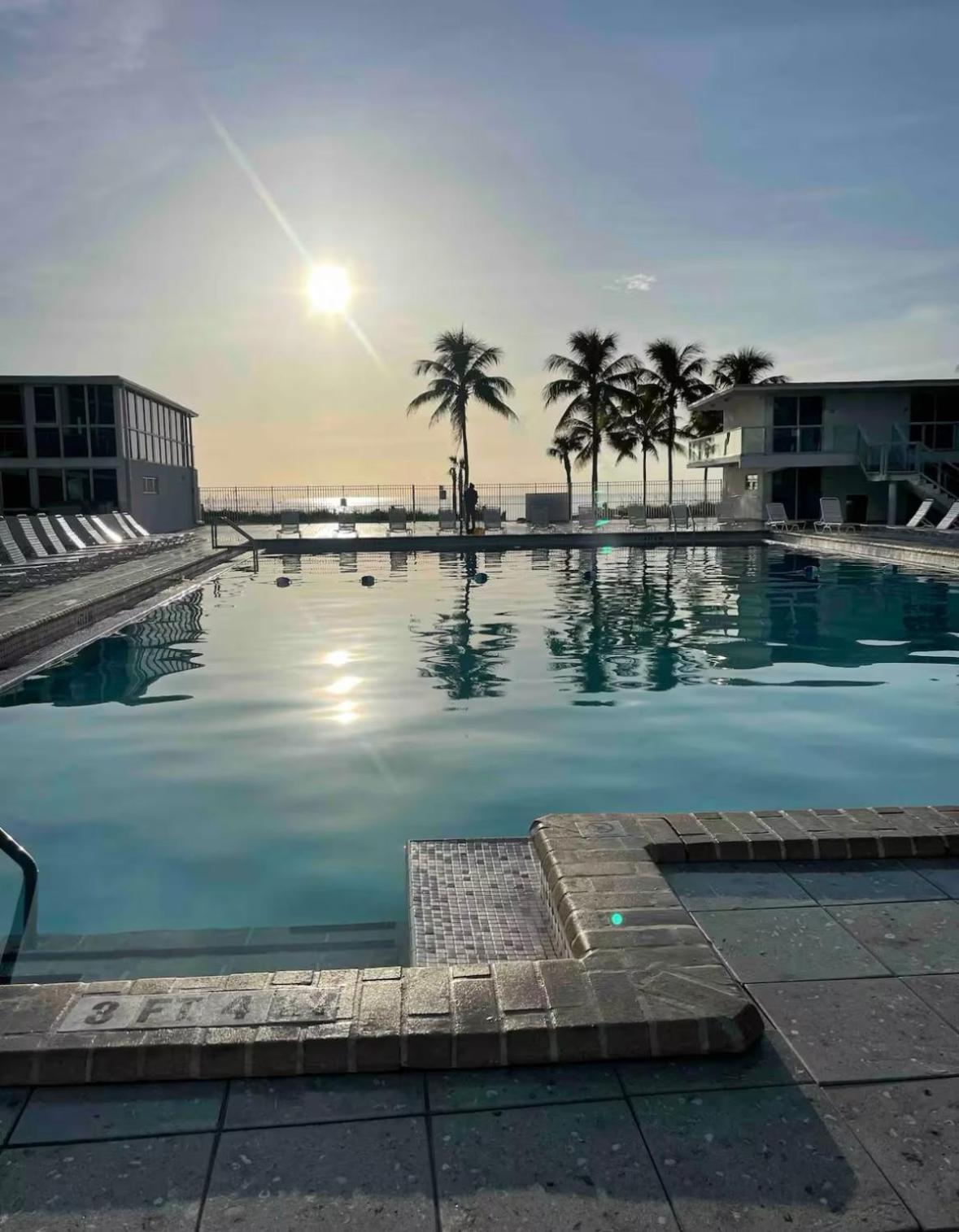 Beachfront Pool Gym Tennis Miami Beach! Apartment Miami Beach