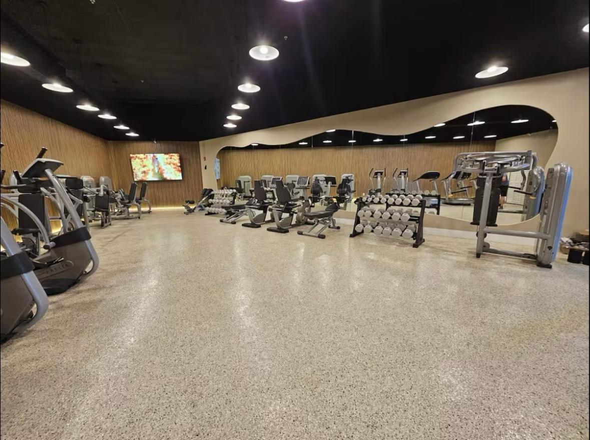Beachfront Pool Gym Tennis Miami Beach!