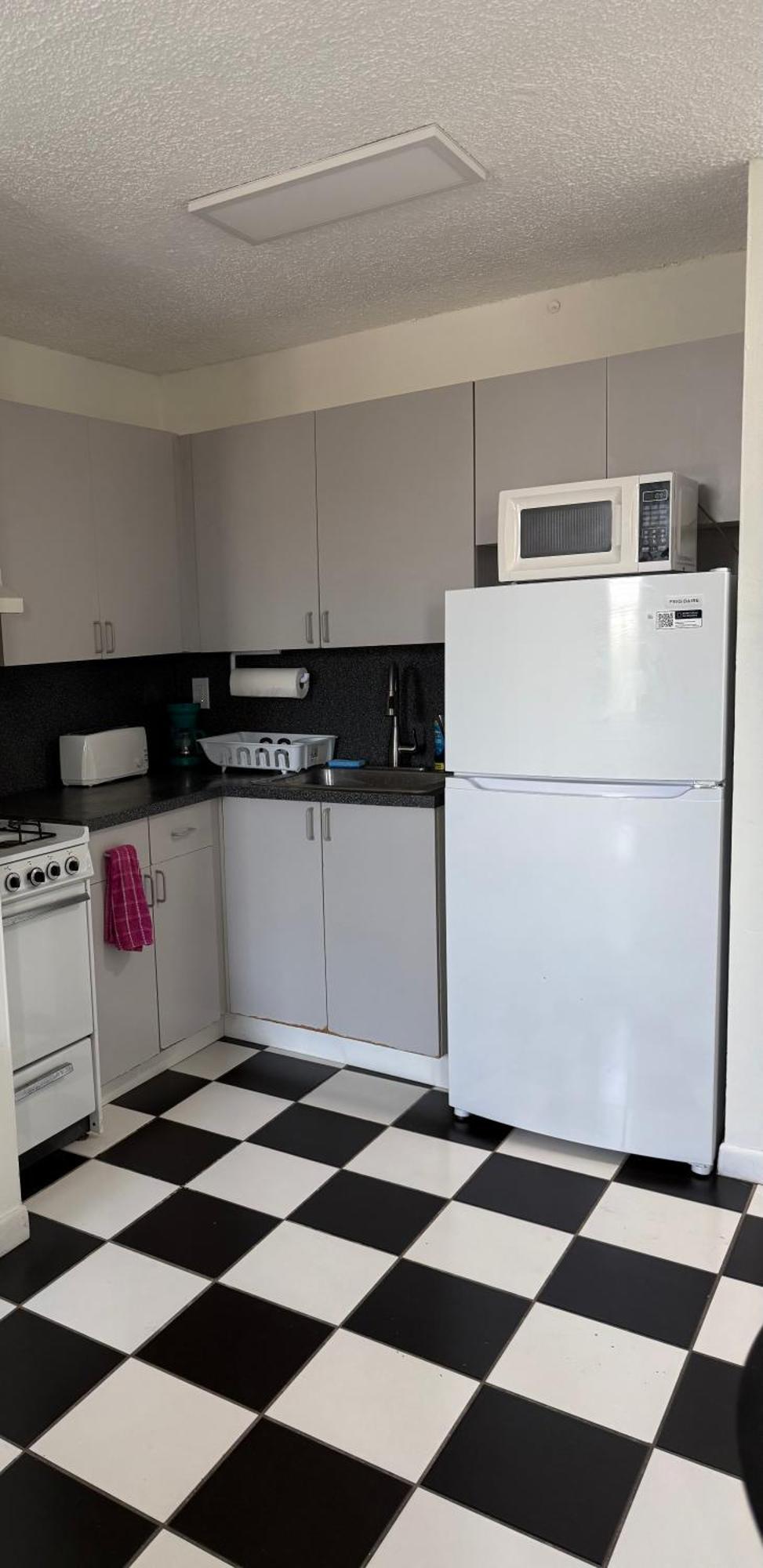 Apartment Large Location In South Beach!