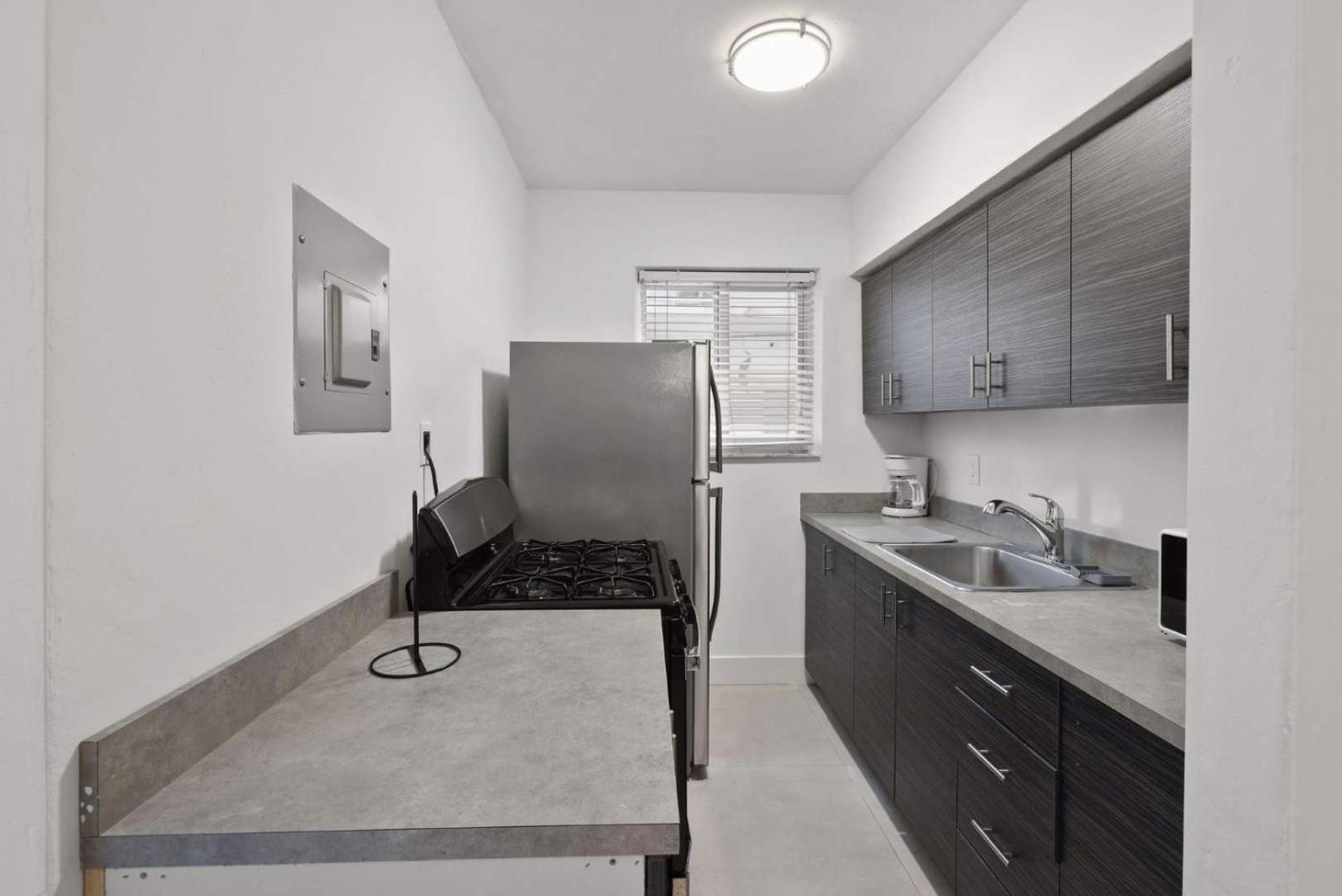 Coastal Retreat 6 Guests Miami Apartment