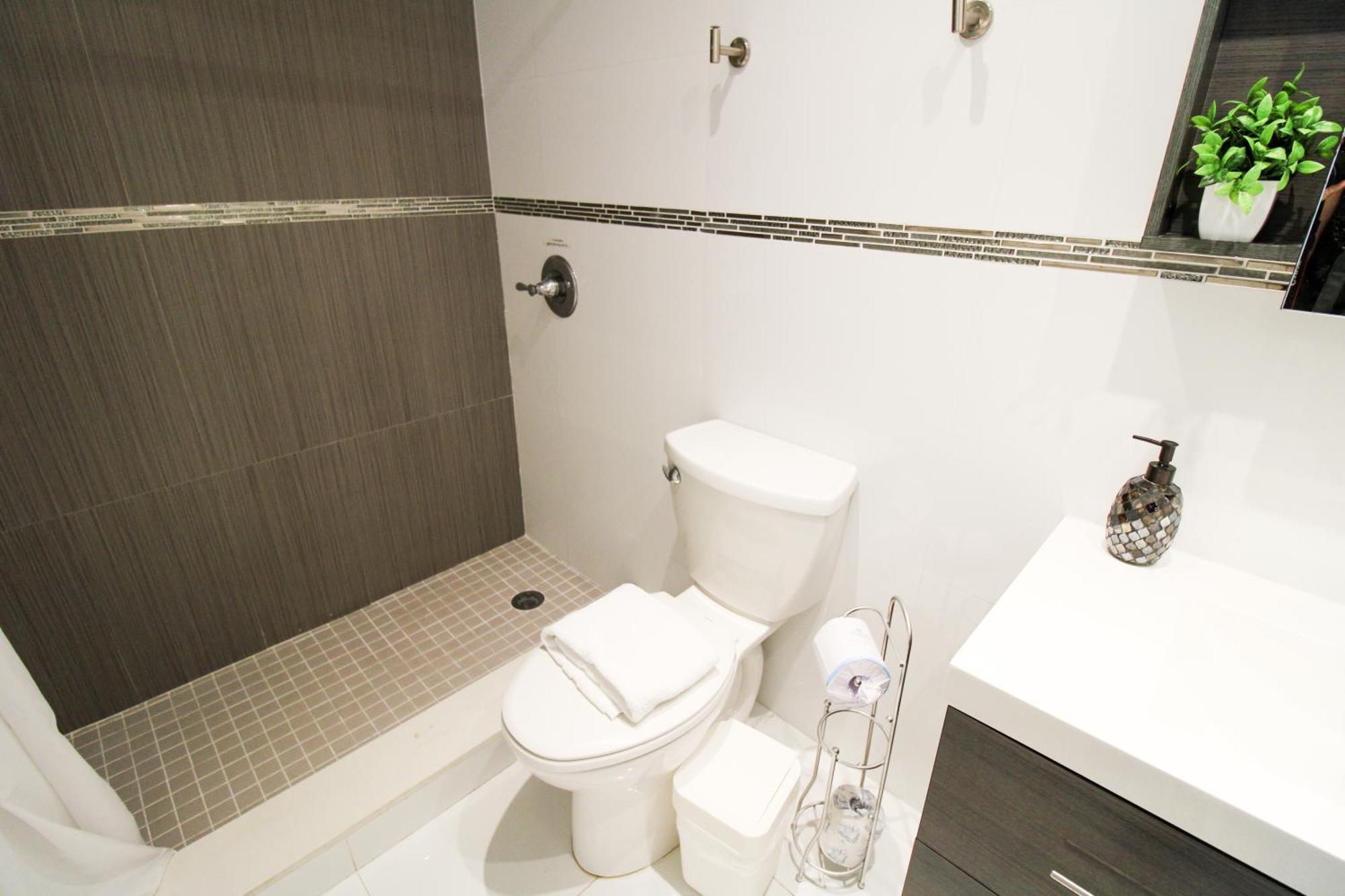 Castle 519 Bayview Modern With Pool, Access, Tennis And Free Parking *