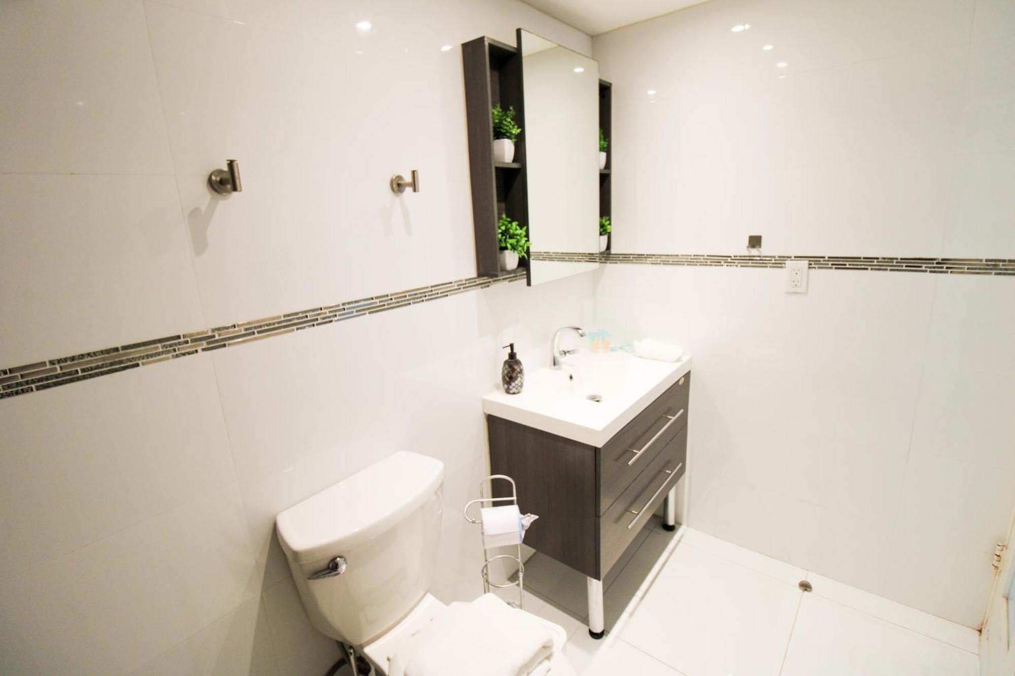 Castle 519 Bayview Modern With Pool, Access, Tennis And Free Parking Apartment *