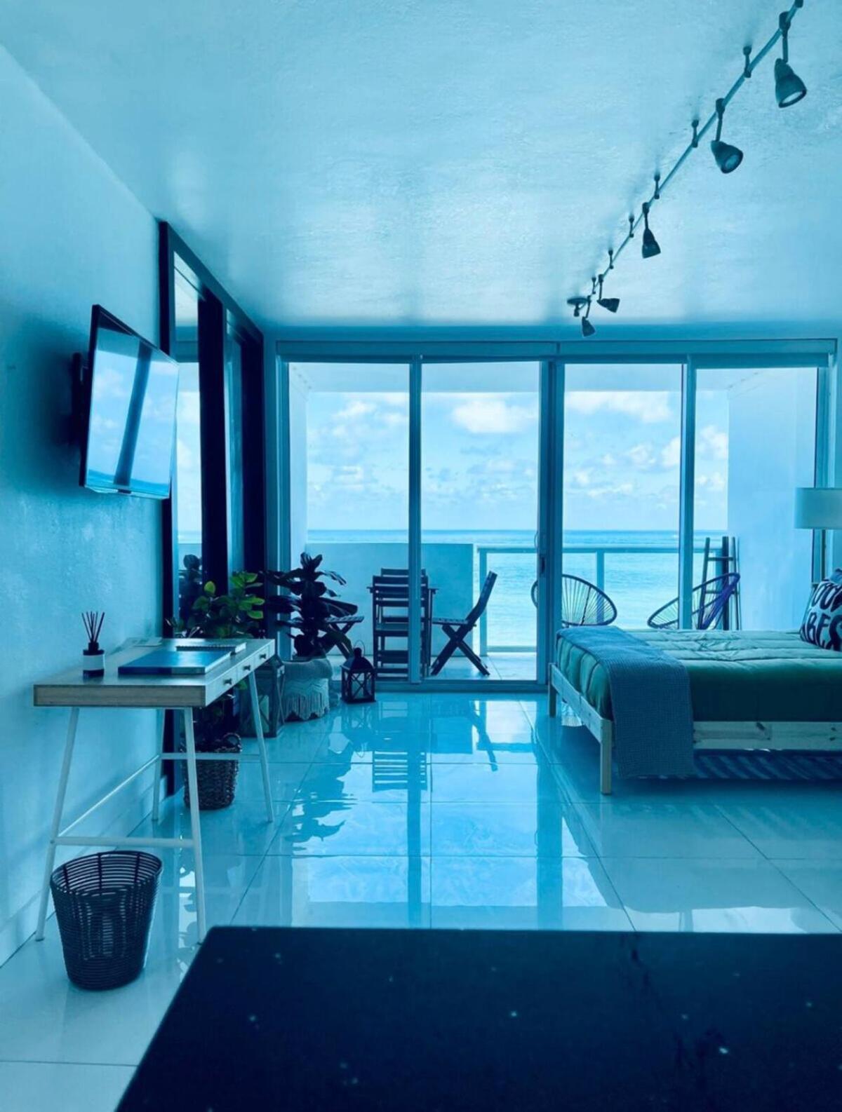 Apartment Ocean Front Unit - Rigth At